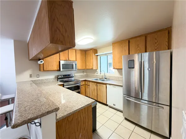 $399,000 | 2343 East 17th Street, Unit 205, Long Beach, CA 90804