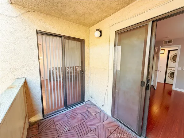 $399,000 | 2343 East 17th Street, Unit 205, Long Beach, CA 90804