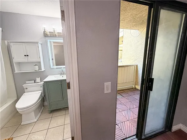 $399,000 | 2343 East 17th Street, Unit 205, Long Beach, CA 90804