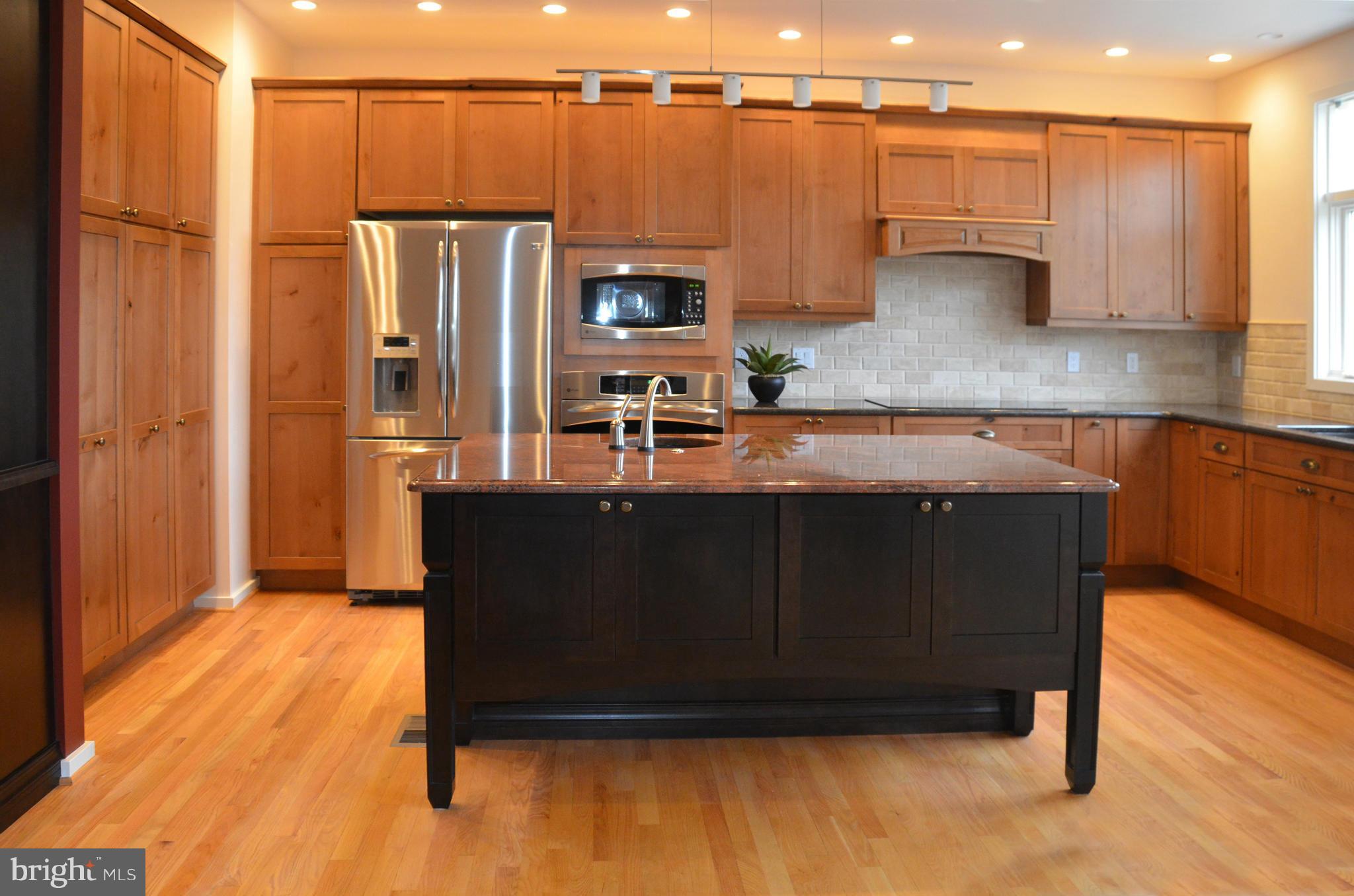 11510 Hemingway Drive Reston, VA 20194 - Photo 12 of 30 Custom Kitchen Remoldling w/Thomasville Cabinet