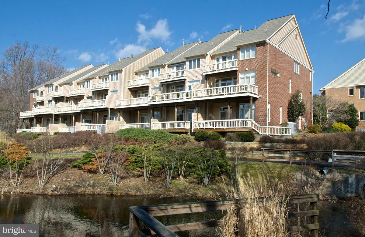 11510 Hemingway Drive Reston, VA 20194 - Photo 3 of 30 Exterior (Rear)