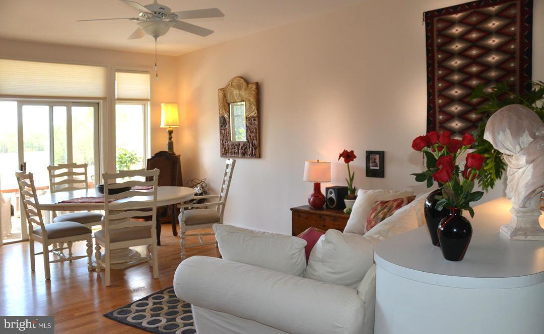 11510 Hemingway Drive Reston, VA 20194 - Photo 10 of 30 Family Room has views of the Lake