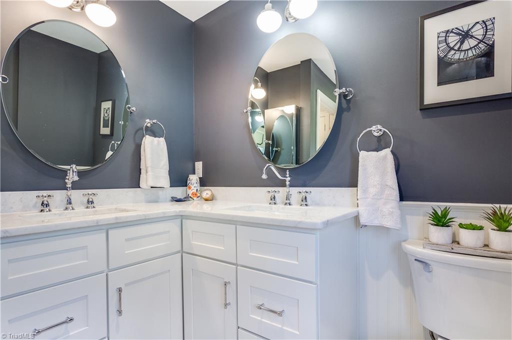 712 Nottingham Road Greensboro, NC 27408 - Photo 17 of 27 Master Bathroom