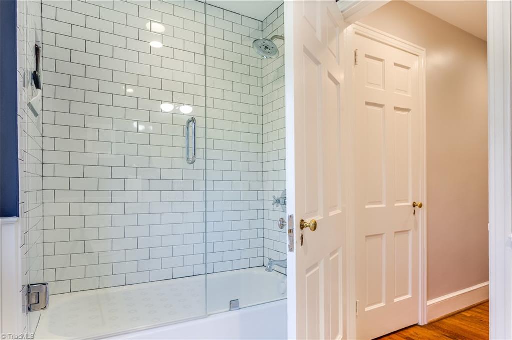 712 Nottingham Road Greensboro, NC 27408 - Photo 18 of 27 Master Bathroom