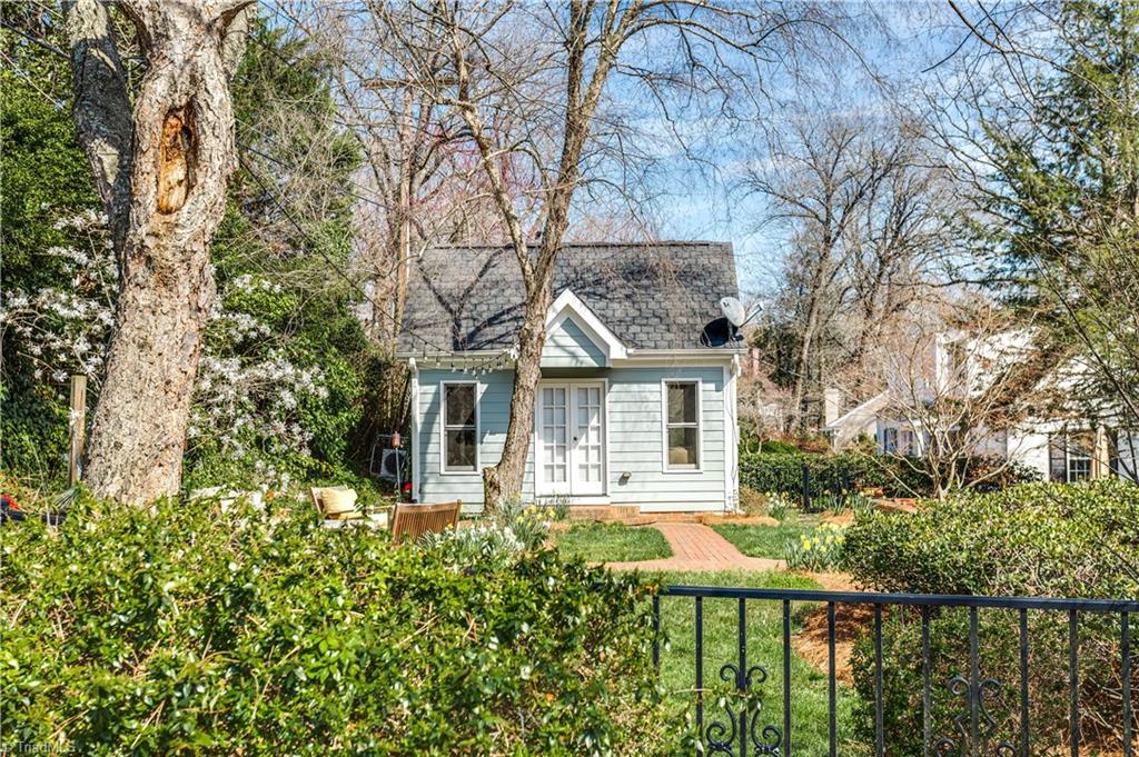 712 Nottingham Road Greensboro, NC 27408 - Photo 23 of 27 Guest Cottage