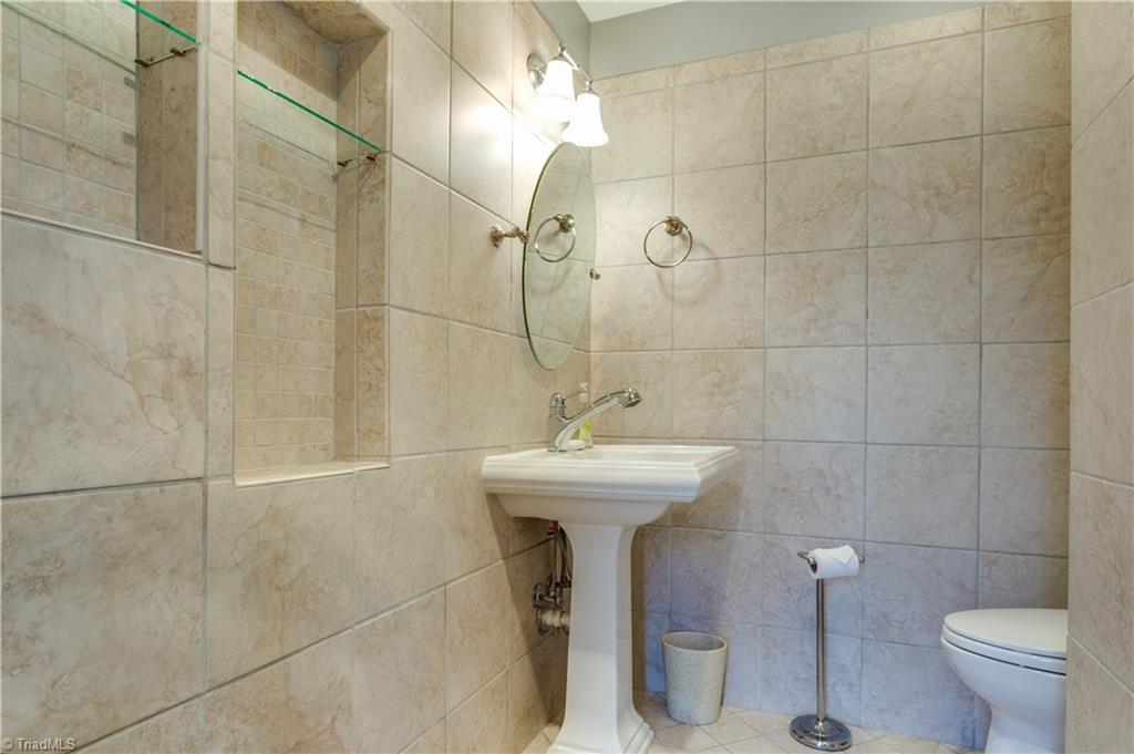 712 Nottingham Road Greensboro, NC 27408 - Photo 25 of 27 Guest House Bathroom