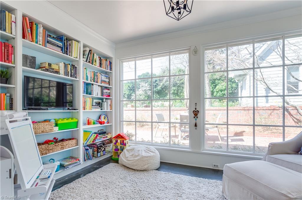712 Nottingham Road Greensboro, NC 27408 - Photo 10 of 27 Sun Room