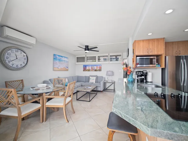$1,290,000 | 2450 South Kihei Road, Unit 305, Kihei, HI 96753
