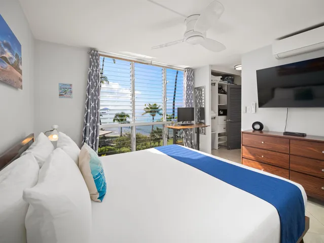 $1,290,000 | 2450 South Kihei Road, Unit 305, Kihei, HI 96753