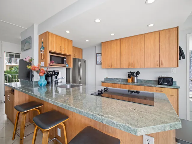 $1,290,000 | 2450 South Kihei Road, Unit 305, Kihei, HI 96753