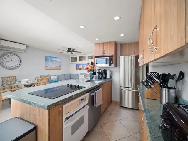 $1,290,000 | 2450 South Kihei Road, Unit 305, Kihei, HI 96753