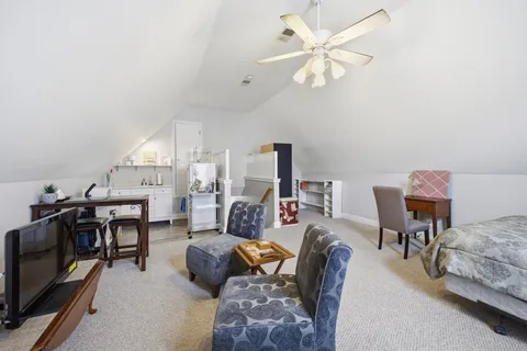 a view of a house with backyard