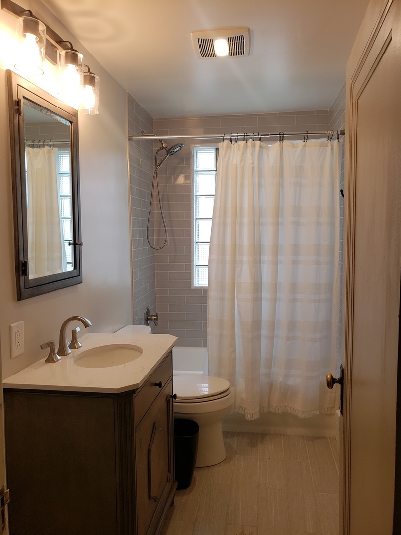1917 Cedar Road Homewood, IL 60430 - Photo 9 of 20 a bathroom with a sink and a mirror