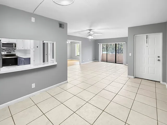 $2,200 | 723 Sunny Pine Way, Unit H1, Greenacres, FL 33415