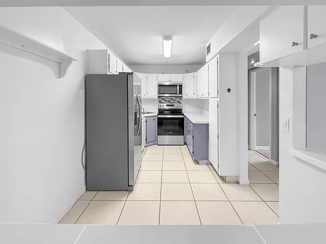 $2,200 | 723 Sunny Pine Way, Unit H1, Greenacres, FL 33415