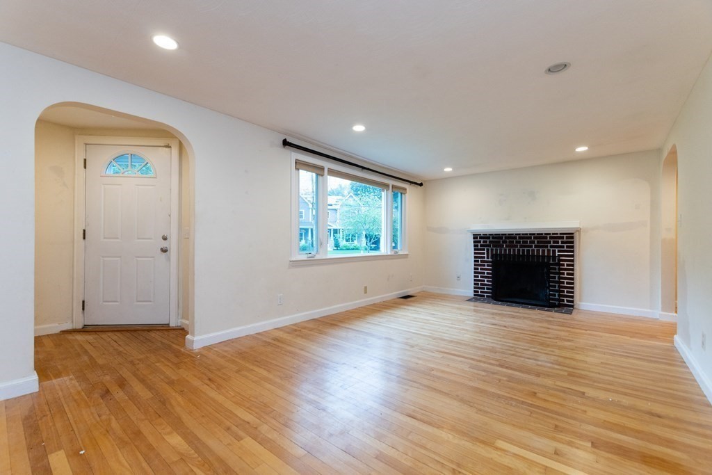80 Sheffield Road Waltham, MA 02451 - Photo 4 of 22
