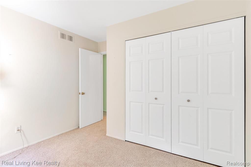 1594 Ravine Lane Rochester Hills, MI 48306 - Photo 23 of 32