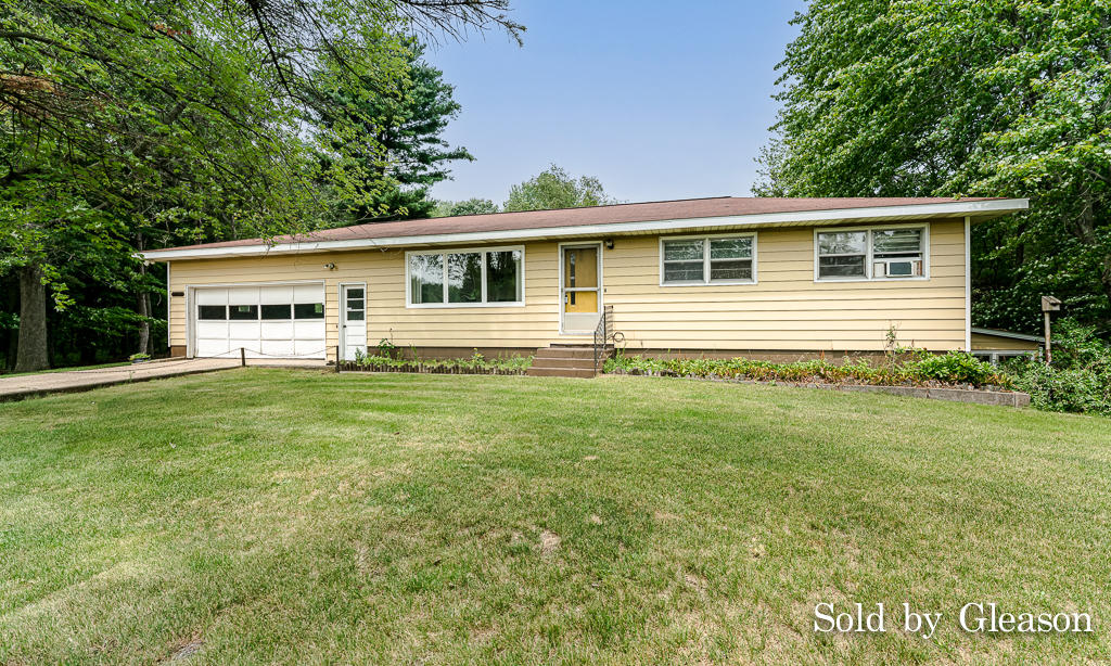 2140 East Sternberg Road Muskegon, MI 49444 - Photo 1 of 32 2140Sternberg01Lores
