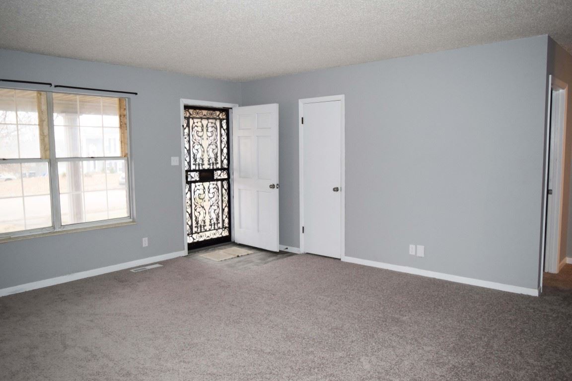 5914 Ashbrooke Road Evansville, IN 47710 - Photo 3 of 23 Gallery Image 3