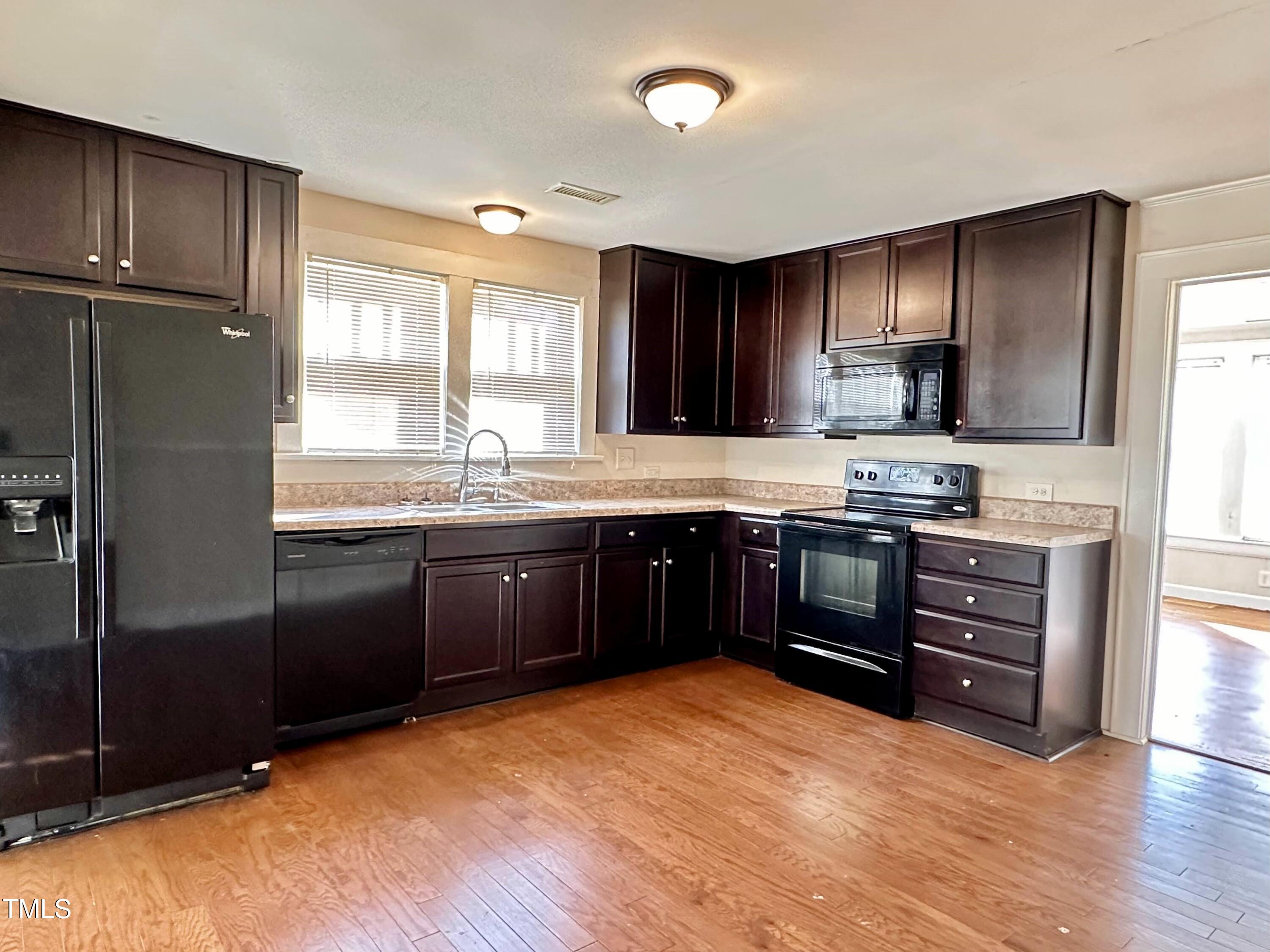 2601 Rochelle Street Durham, NC 27703 - Photo 11 of 31 2 IMG_2636