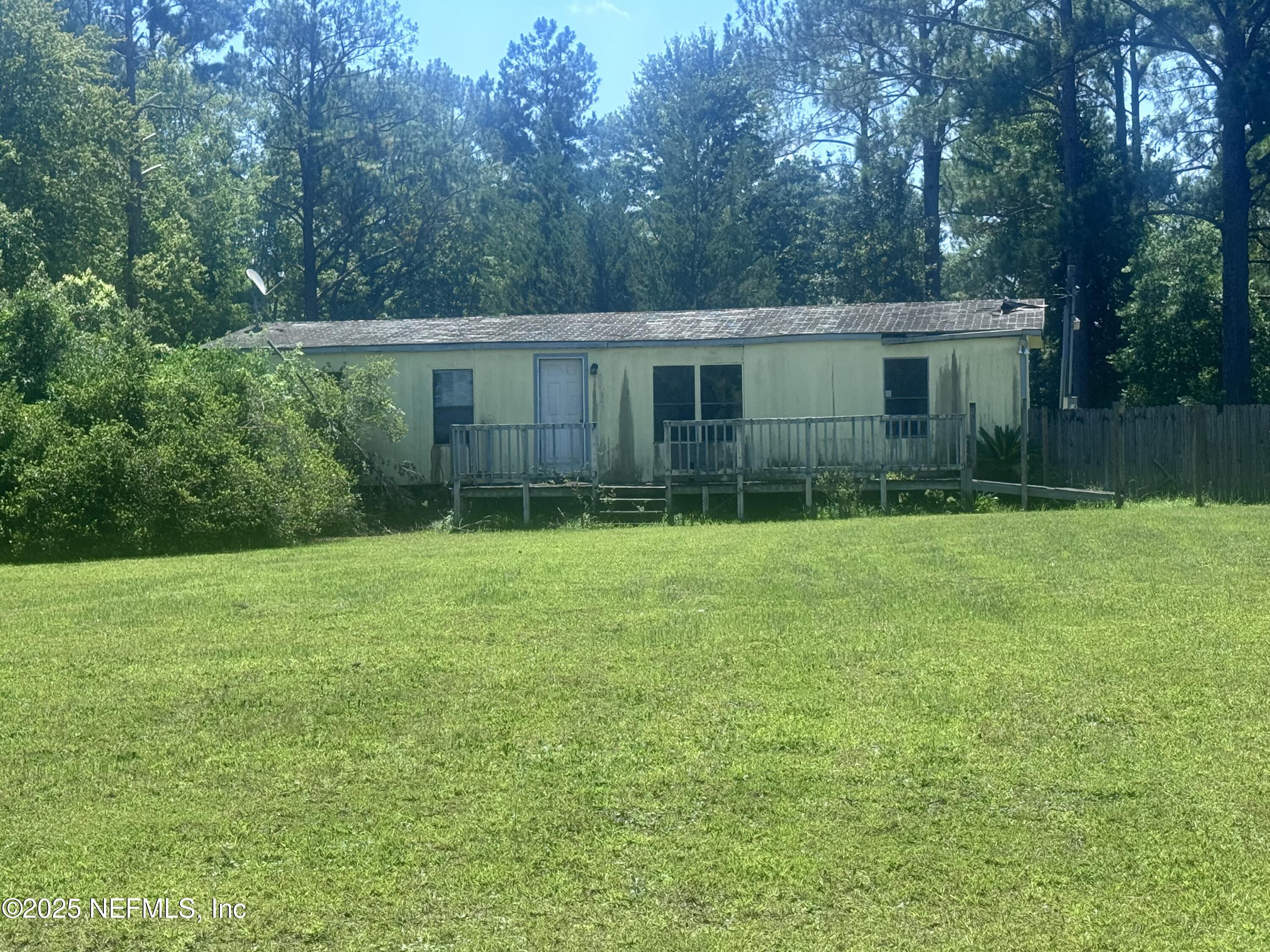 54440 Bea Road Callahan, FL 32011 - Photo 1 of 7 a view of a backyard with plants and large trees