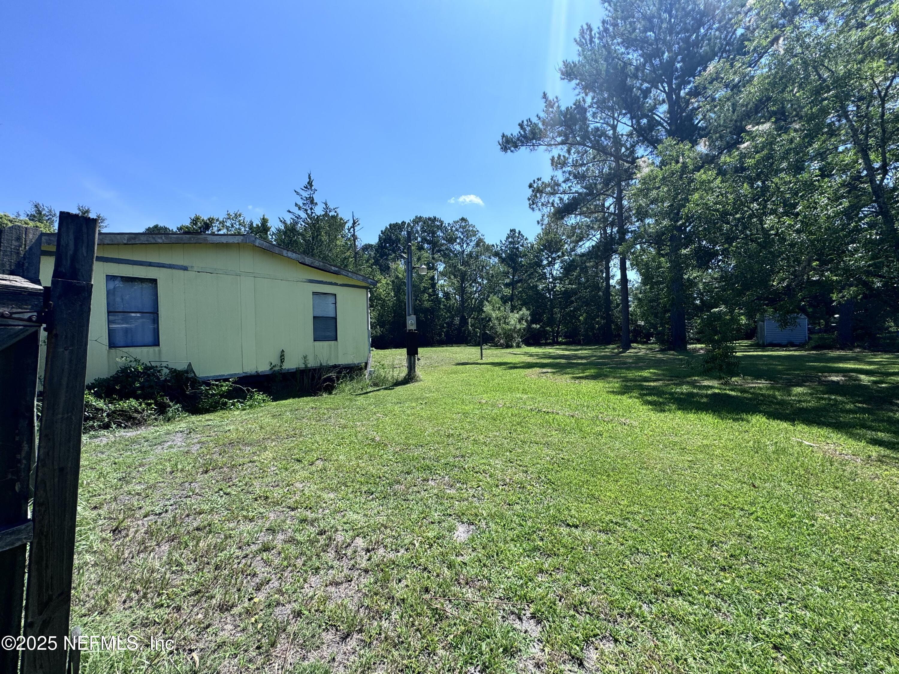 54440 Bea Road Callahan, FL 32011 - Photo 4 of 7 a view of a backyard with large trees