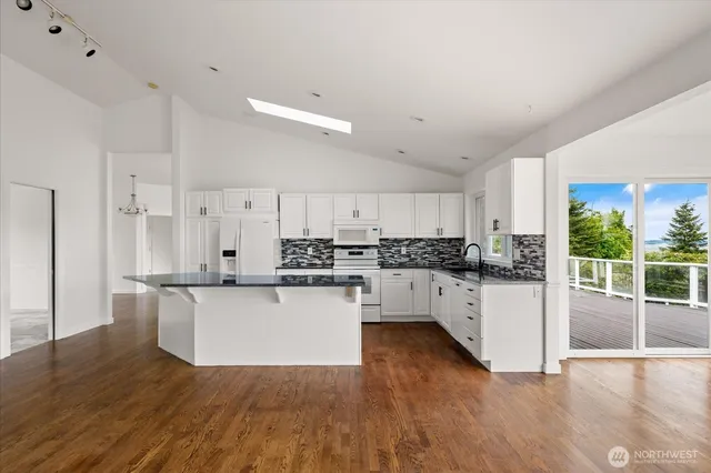 $1,049,000 | 366 Samanthia Lane, Camano Island, WA 98282