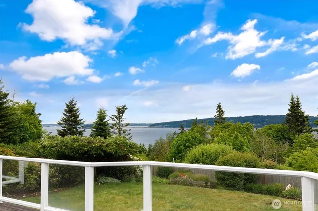 $1,049,000 | 366 Samanthia Lane, Camano Island, WA 98282