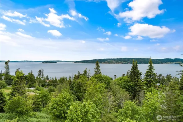 $1,049,000 | 366 Samanthia Lane, Camano Island, WA 98282