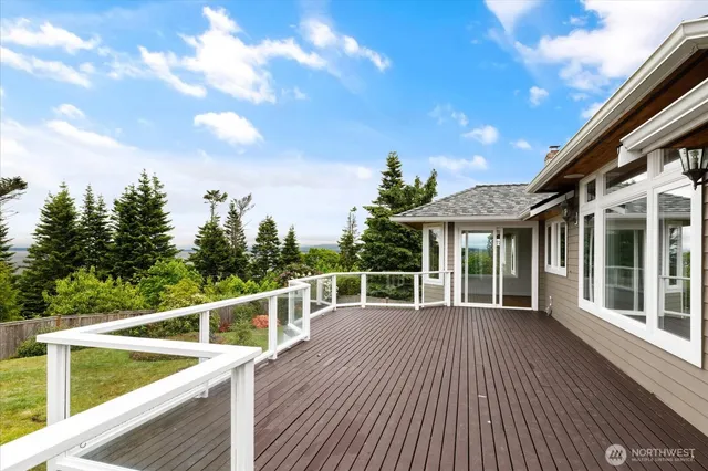 $1,049,000 | 366 Samanthia Lane, Camano Island, WA 98282
