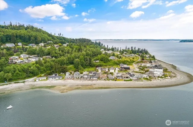 $1,049,000 | 366 Samanthia Lane, Camano Island, WA 98282