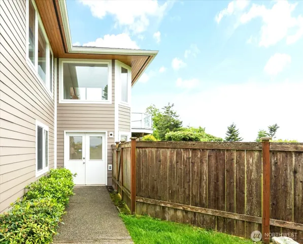 $1,049,000 | 366 Samanthia Lane, Camano Island, WA 98282