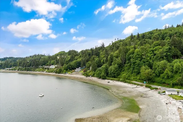 $1,049,000 | 366 Samanthia Lane, Camano Island, WA 98282