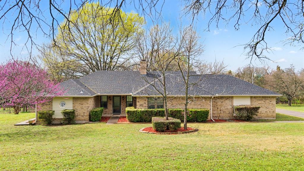 611 Shawnee Road Waxahachie, TX 75165 - Photo 1 of 1 a view of a house with swimming pool and porch with furniture