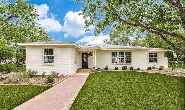 $424,400 | 5824 Briarcliff Road, Haltom City, TX 76117