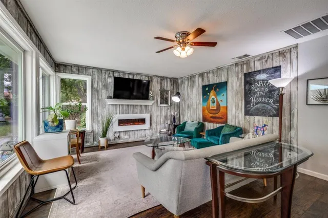 $424,400 | 5824 Briarcliff Road, Haltom City, TX 76117