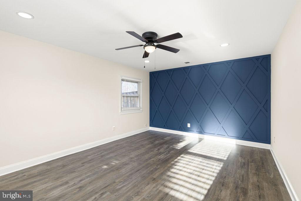 503 South Maple Court Sterling, VA 20164 - Photo 3 of 43 a view of an empty room with a window