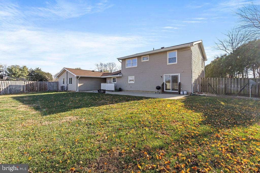 503 South Maple Court Sterling, VA 20164 - Photo 31 of 43 a house view with a garden space