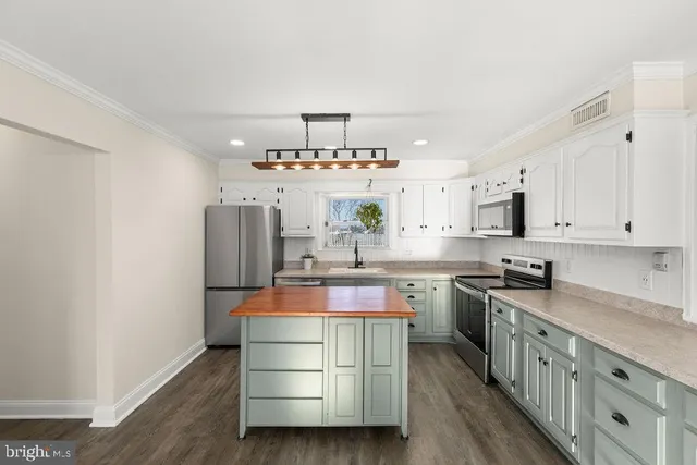 $699,000 | 503 South Maple Court, Sterling, VA 20164