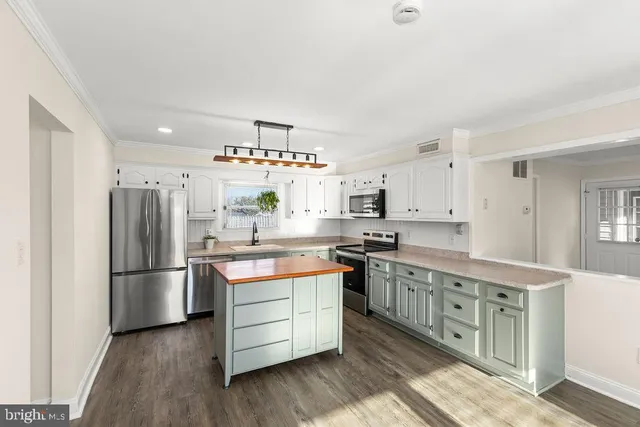 $699,000 | 503 South Maple Court, Sterling, VA 20164