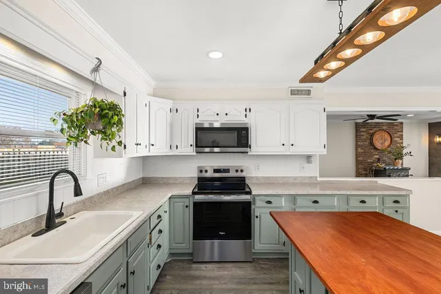 $699,000 | 503 South Maple Court, Sterling, VA 20164