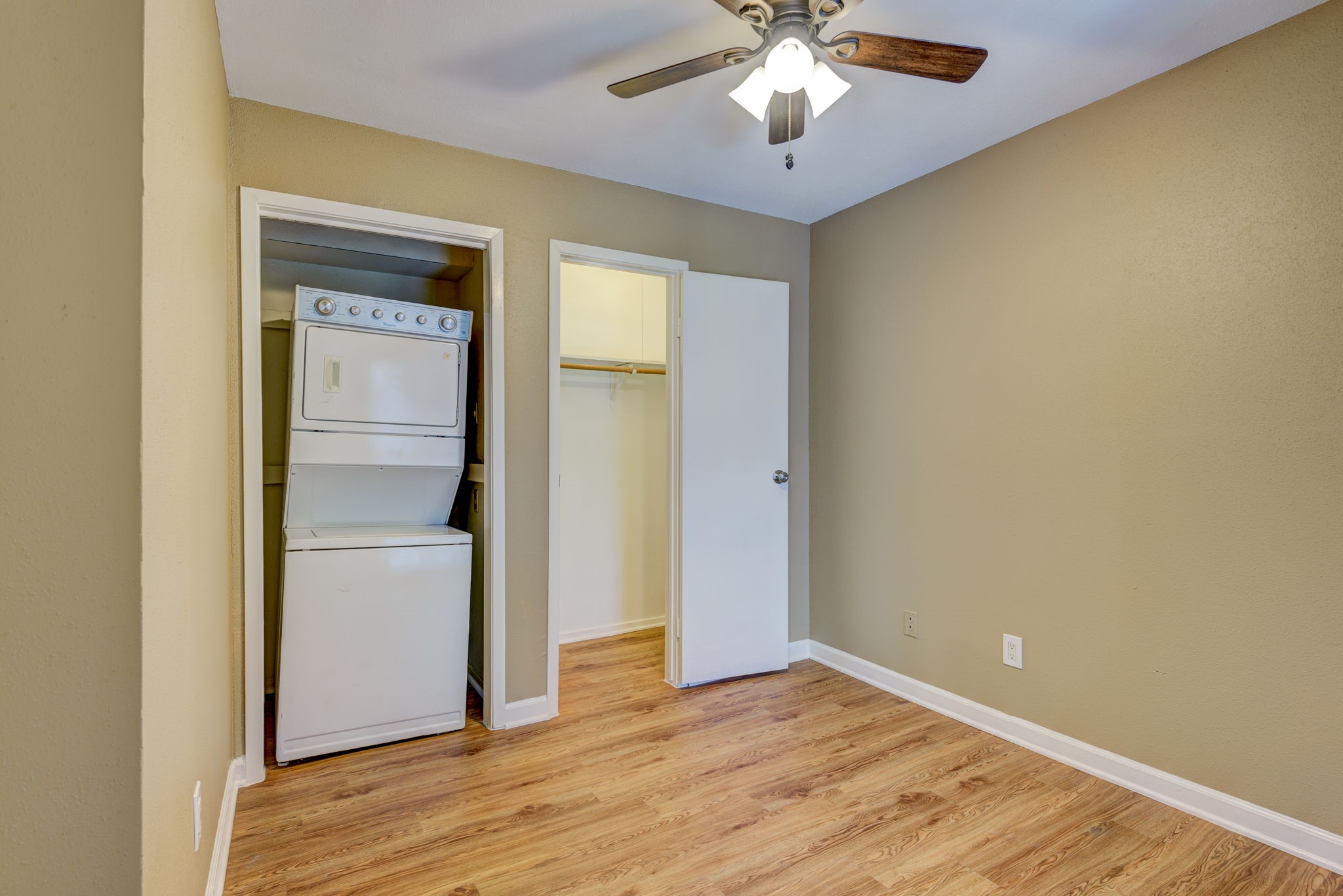 18519 Egret Bay Boulevard, Unit 1704 Webster, TX 77058 - Photo 13 of 35 a view of an empty room with wooden floor