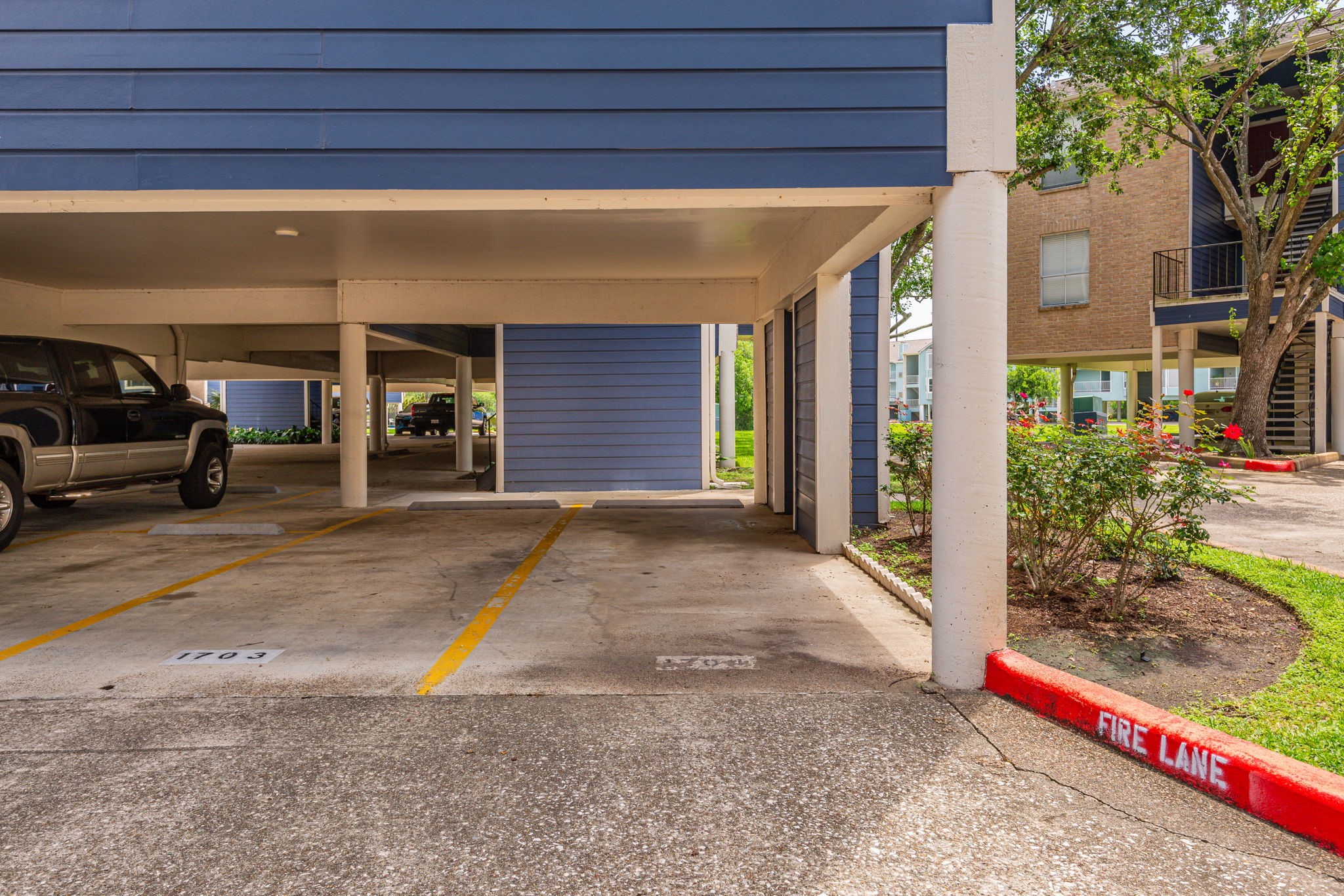 18519 Egret Bay Boulevard, Unit 1704 Webster, TX 77058 - Photo 19 of 35 a view of parking area