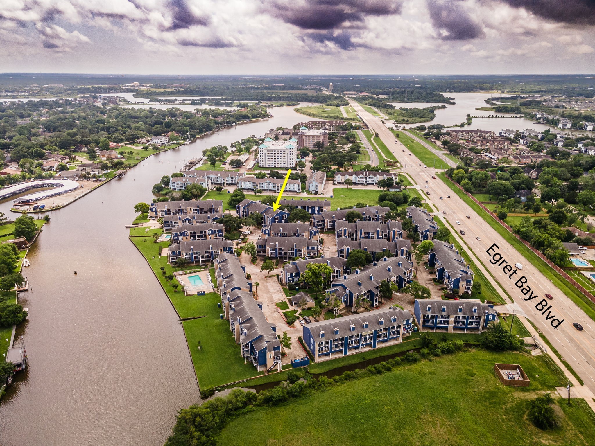 18519 Egret Bay Boulevard, Unit 1704 Webster, TX 77058 - Photo 28 of 35 a view of a city