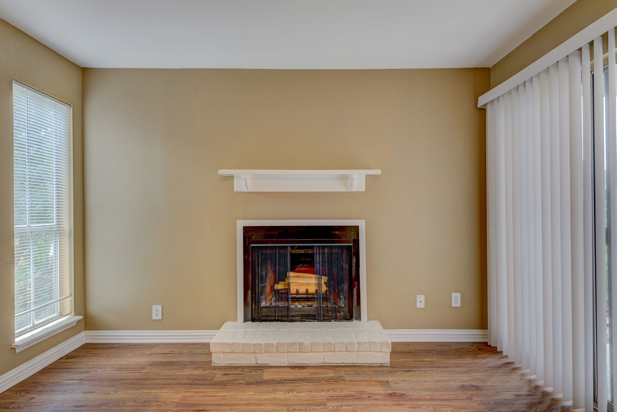18519 Egret Bay Boulevard, Unit 1704 Webster, TX 77058 - Photo 4 of 35 a living room with a fireplace