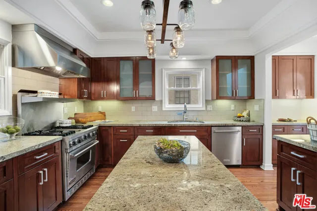 $2,995,000 | 10615 Esther Avenue, Los Angeles, CA 90064