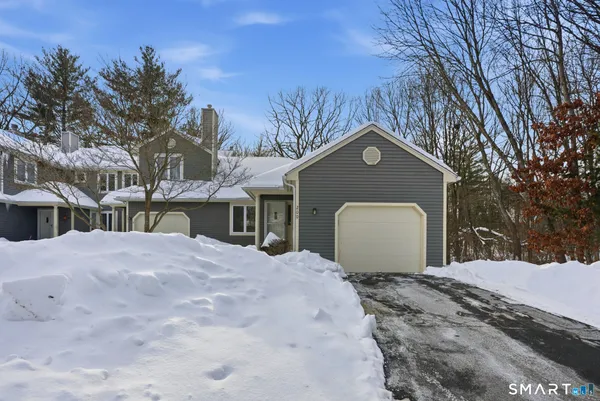 $315,000 | 200 Castlewood Drive, Unit 200, Bloomfield, CT 06002