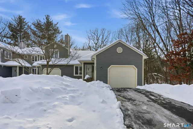 $315,000 | 200 Castlewood Drive, Unit 200, Bloomfield, CT 06002