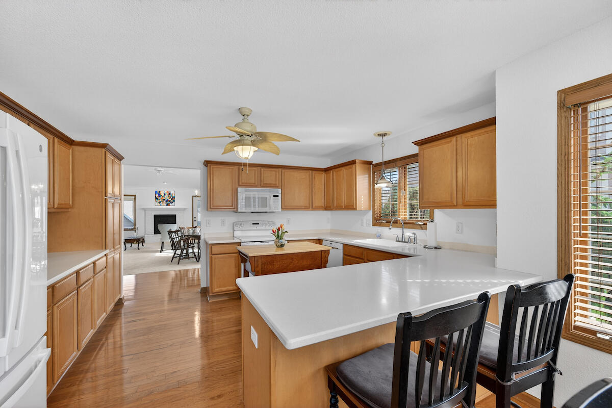 4258 91st Street Pleasant Prairie, WI 53142 - Photo 11 of 32 Kitchen