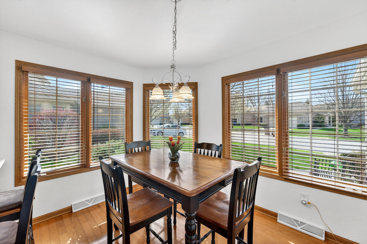 4258 91st Street Pleasant Prairie, WI 53142 - Photo 13 of 32 Kitchen Dining